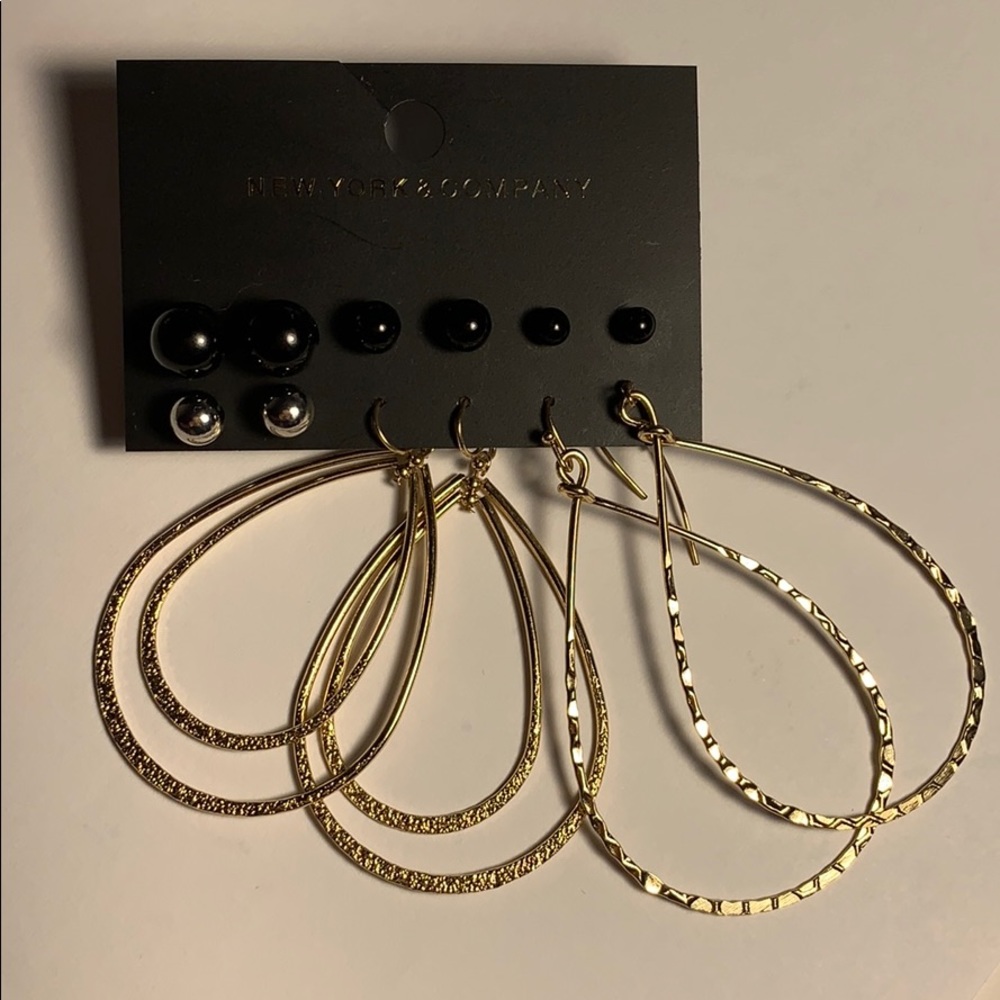 NEW YORK COMPANY earring set. 6 pairs.